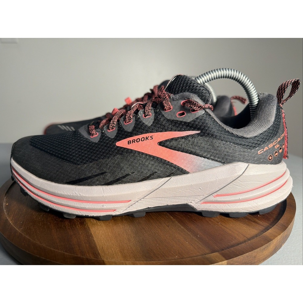 Brooks Cascadia 16 Gore-Tex Trail Running Shoes — Women 9.5 — Pink/Black/Gray